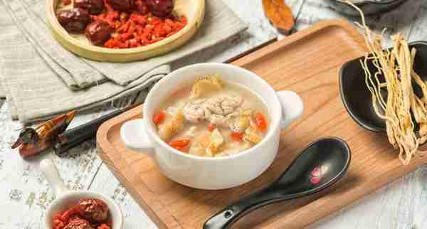   养生汤品推荐：四季滋补，一碗好汤的温暖力量